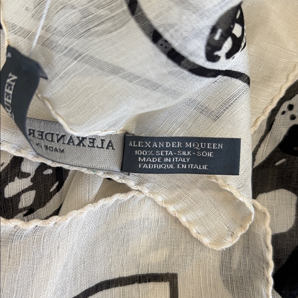 Alexander McQueen White and Black Skull Scarf - Picture 8 of 8